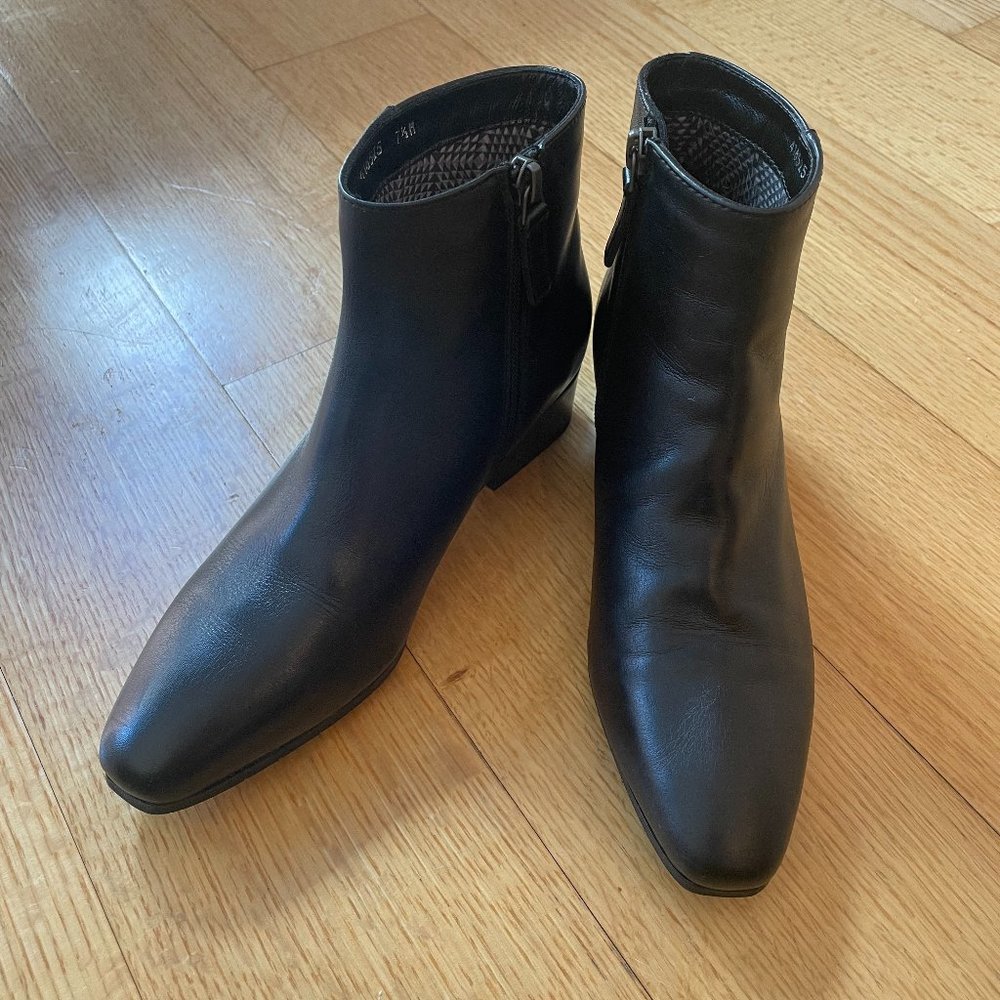 Aquatalia Leather Ankle Booties Size 7.5